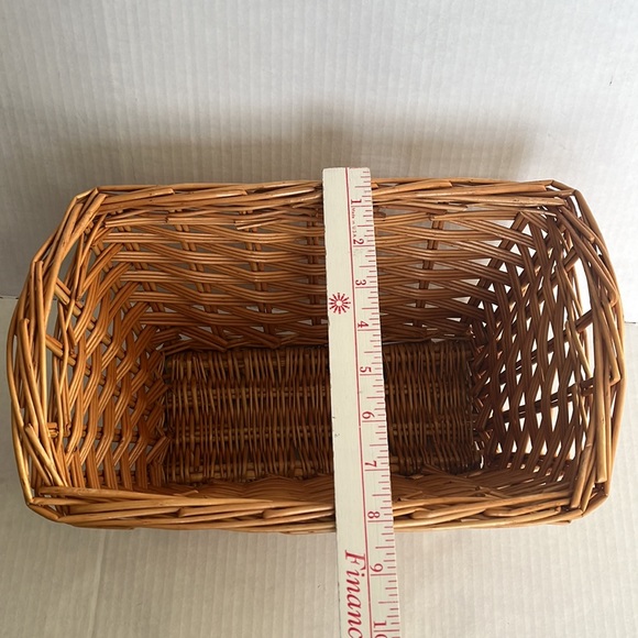 Brown woven rectangle storage basket with handles - Picture 3 of 8